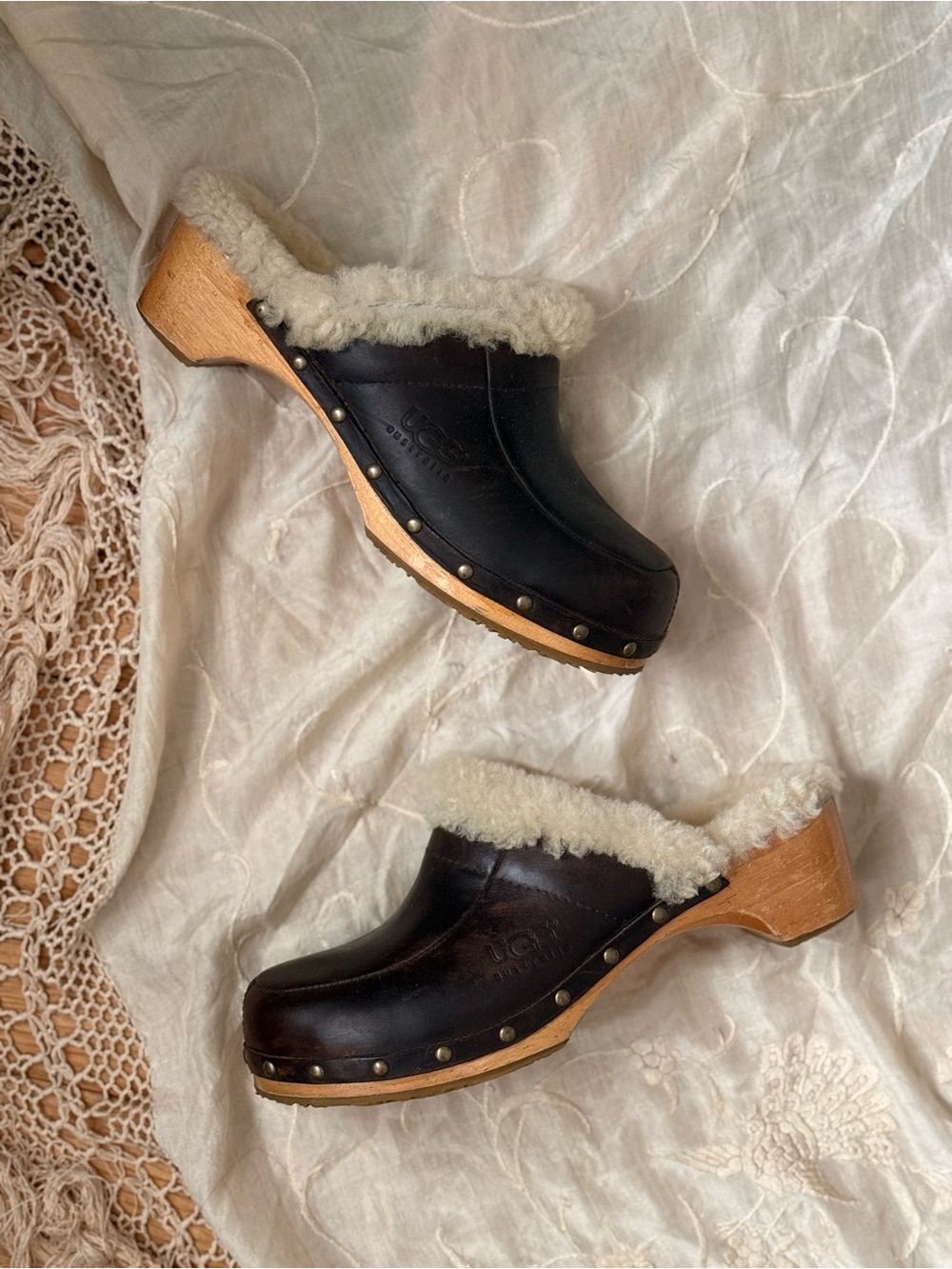 UGG Australia Kalie dark brown leather shearling wooden studded clogs US 9 Y2K